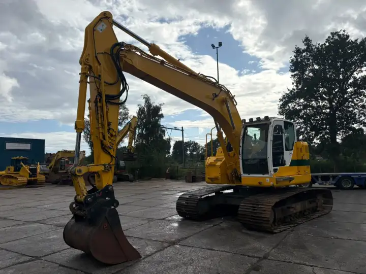 Pelle hydraulique sur chenilles Hyundai Robex 235LCR-9A